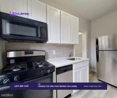 Main picture of 1062 W Side Ave
