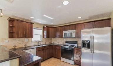 Main picture of 410 E Waverly St