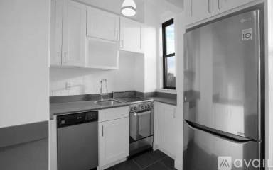 Main picture of 215 W 23rd St