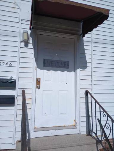 Main picture of 1946 Berdan Ave