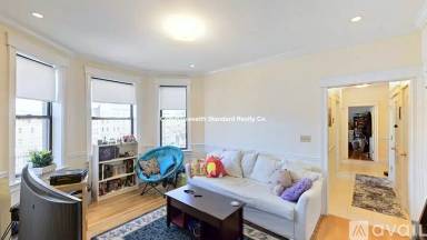 Main picture of 19 Bostonia Ave