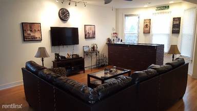 Main picture of 3023 N Oakley Ave