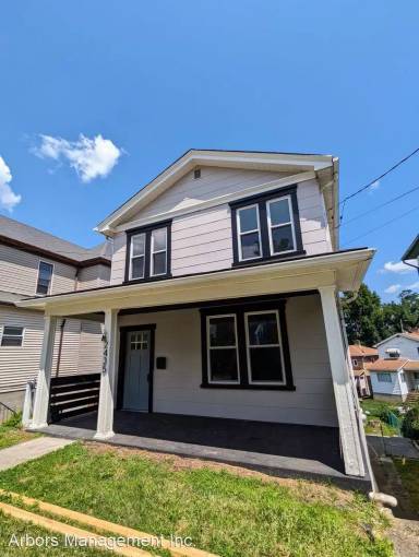 Main picture of 2435 Perry St