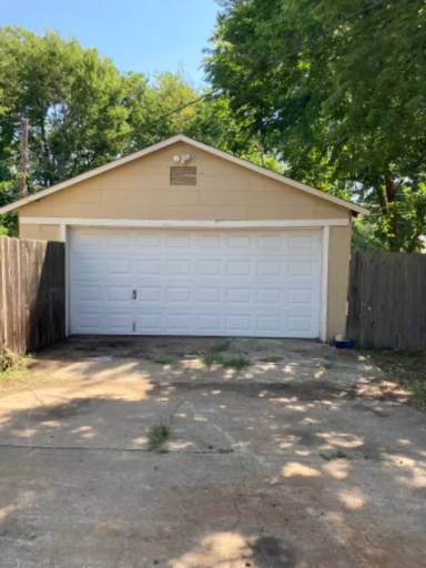 Main picture of 827 N Columbia Ave