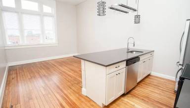 Main picture of 122 S Main St