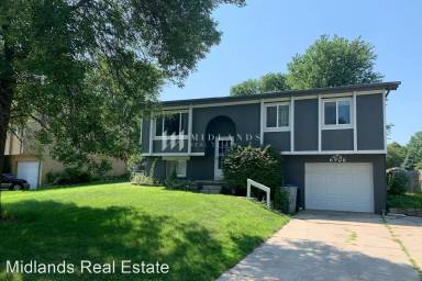 Main picture of 6906 Highland Blvd