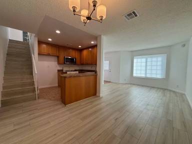 Main picture of 13750 Hubbard St