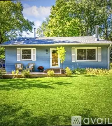 Main picture of 325 Quantico Ln N