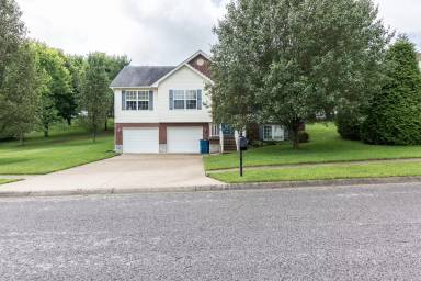 Main picture of 705 Wandering Way