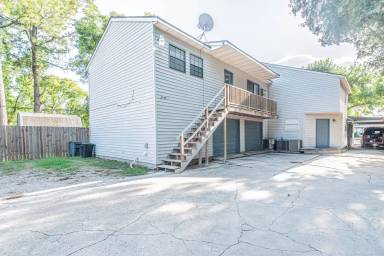 Main picture of 2119 N Austin Ave