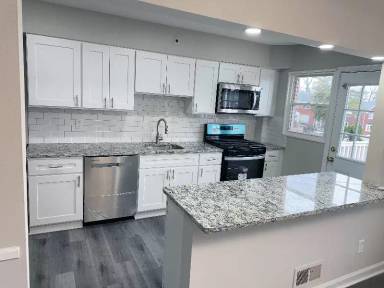 Main picture of 906 Saint Agnes Ln