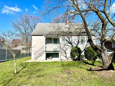 Main picture of 805 N Woodward Dr