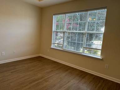 Main picture of 1546 Hawthorne Ln