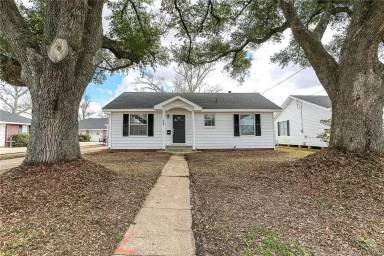 Main picture of 3809 Common St