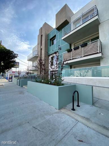 Main picture of 14934 Burbank Blvd