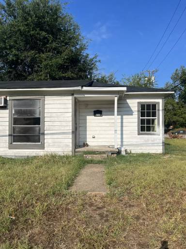 Main picture of 206 N Ross Ave