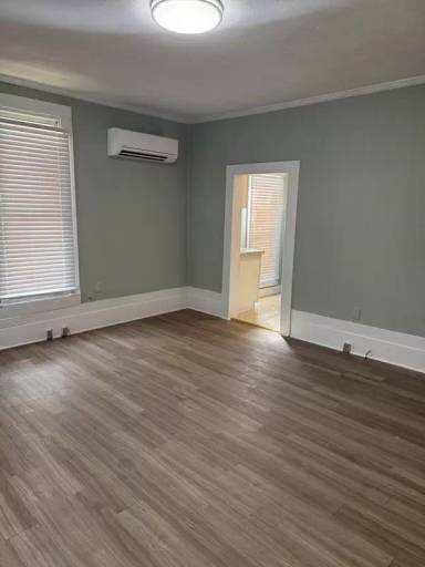 Main picture of 702 W Columbia St