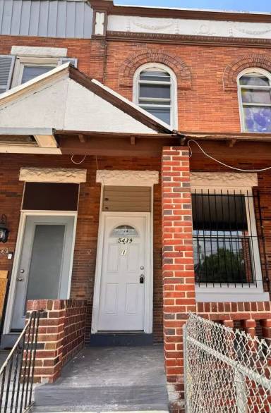 Main picture of 5439 Hunter St