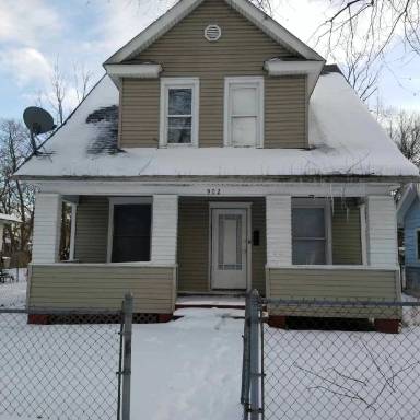 Main picture of 902 E Dubail Ave