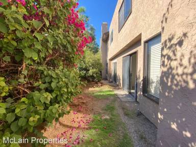 Main picture of 140 E El Norte Pkwy