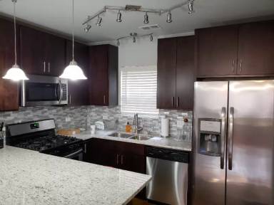 Main picture of 2505 W Granville Ave