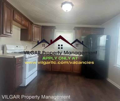 Main picture of 215 W Main St