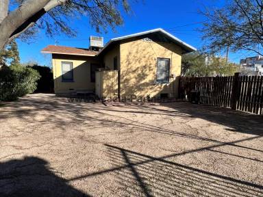 Main picture of 1201 N Euclid Ave