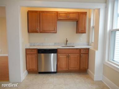 Main picture of 110 Paris St