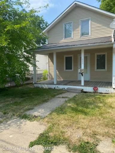 Main picture of 842 Lincoln Ave
