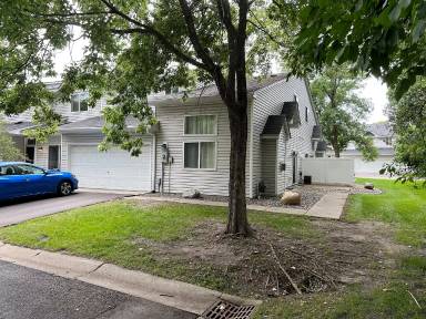 Main picture of 10922 Tamarack St NW