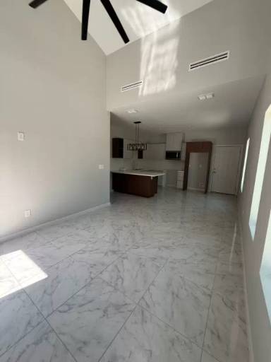Main picture of 905 W 8th St