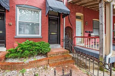 Main picture of 708 N Van Buren St