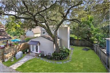 Main picture of 5828 Clara St