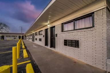 Main picture of 620 W Amarillo Blvd