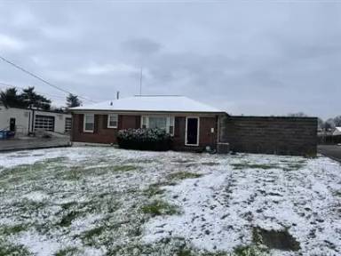 Main picture of 6121 Robertson Ave
