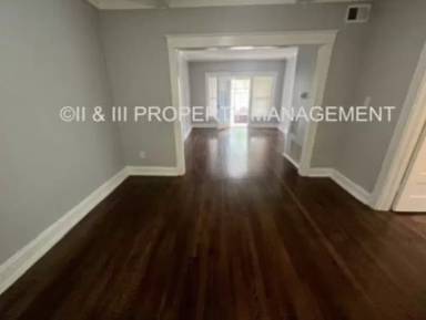 Main picture of 221 W 37th St