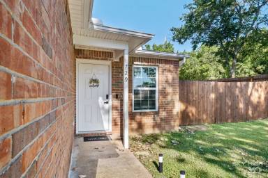 Main picture of 729 S Erika Ave