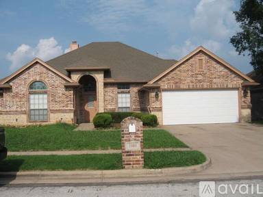 Main picture of 5515 Gateway Ln