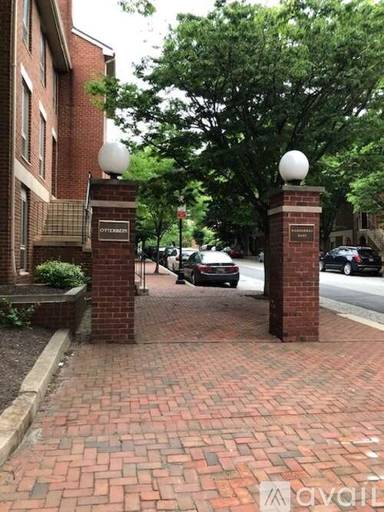 Main picture of 1 W Lee St