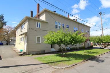 Main picture of 7630 SE Woodstock Blvd