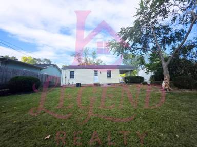 Main picture of 2490 Hawthorne Manor Dr