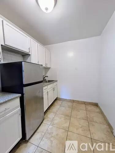 Main picture of 230  East 78th St