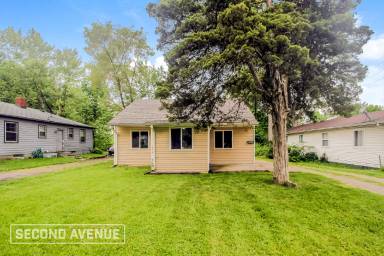 Main picture of 3636 N Dearborn St