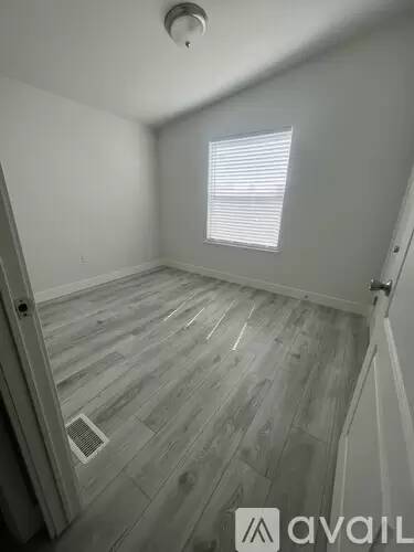 Main picture of 1540 Adam St