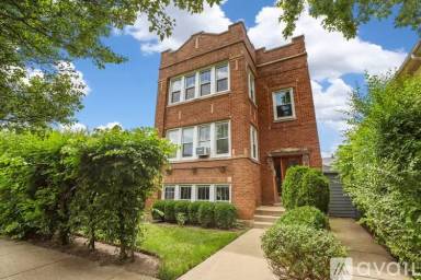 Main picture of 2318 N Sacramento Ave