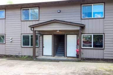 Main picture of 3442 Hadley St NE