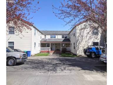 Main picture of 6867 N Fessenden St