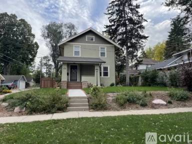 Main picture of 209 E 19th St
