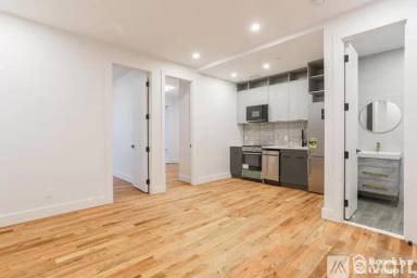 Main picture of 60 Hawthorne St