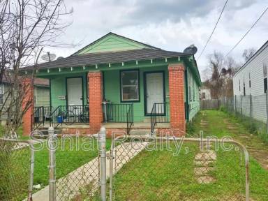 Main picture of 8923 Palm St